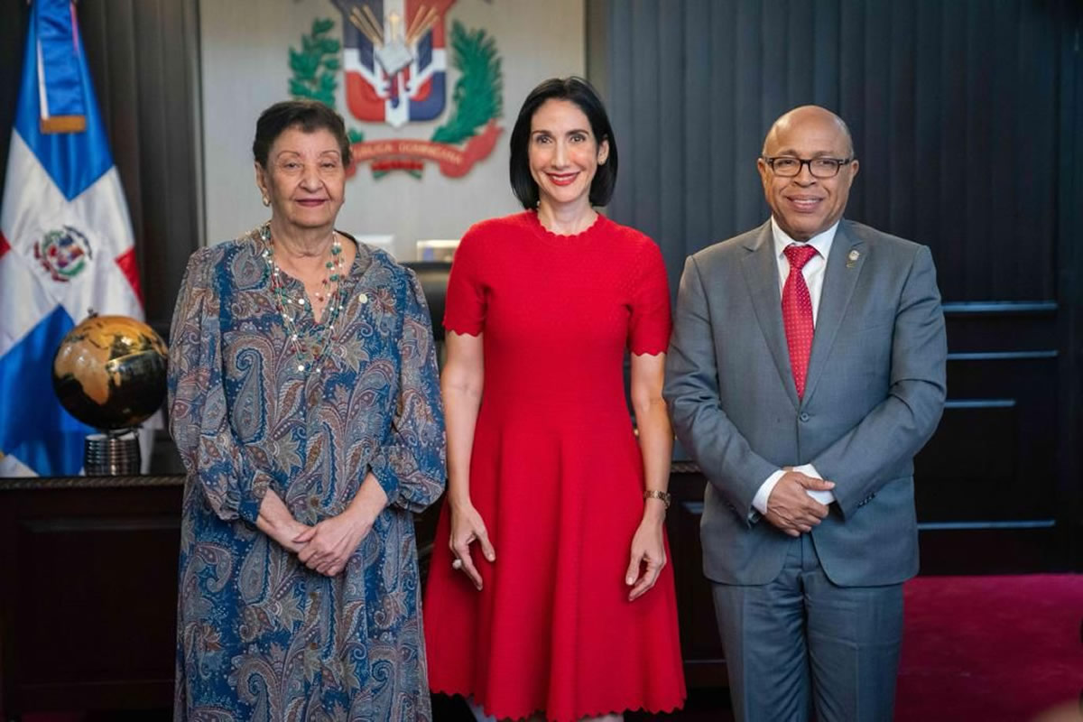 Besaida Manola Santana de Báez, Raquel Arbaje y Alfredo Pacheco