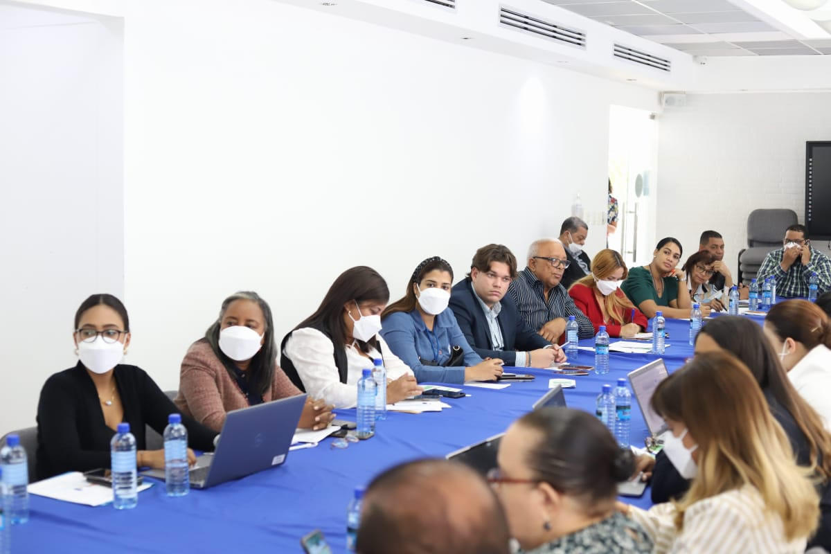 Parte de los asistentes en la reunión