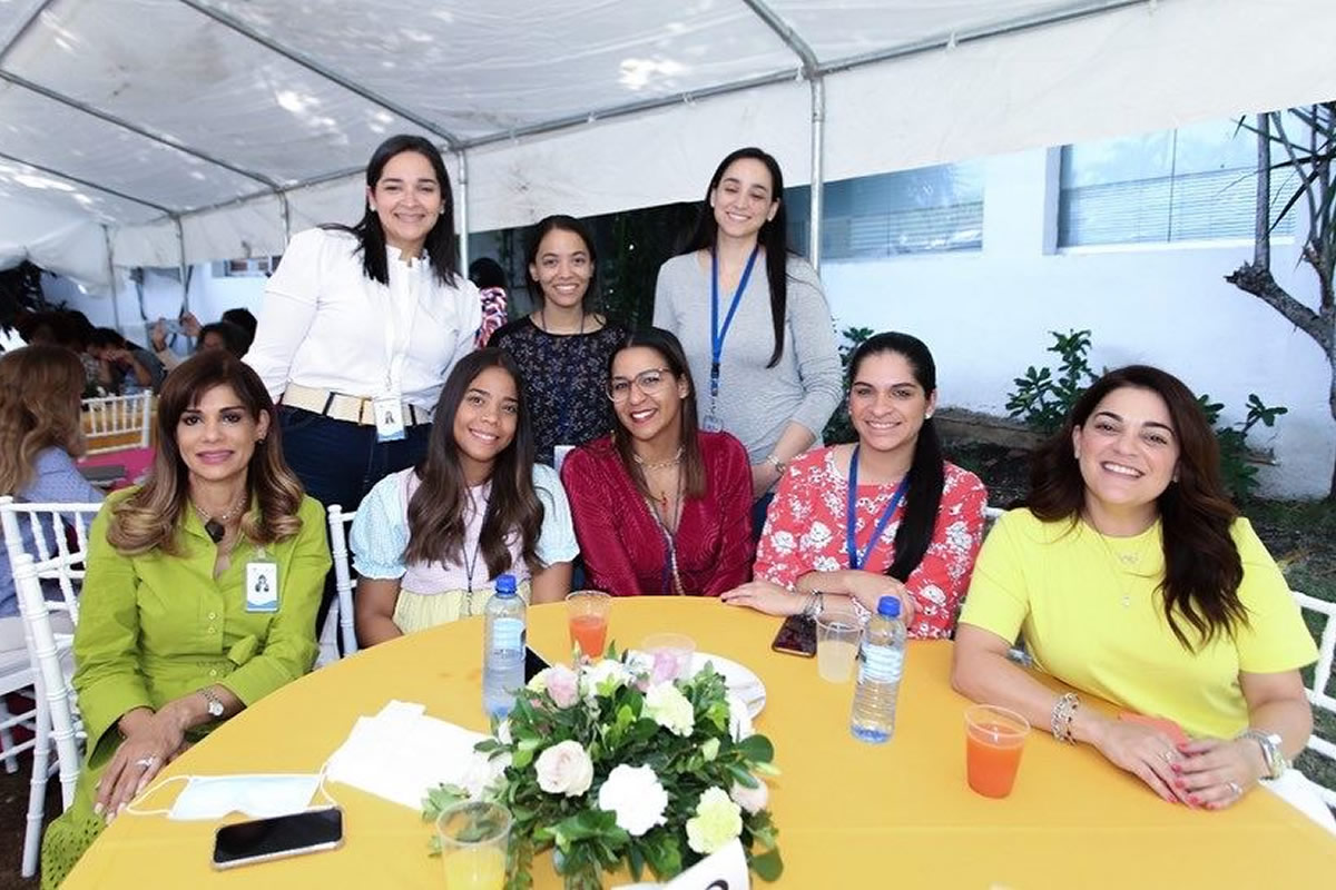 Inaipi ofrece almuerzo a las madres de la entidad