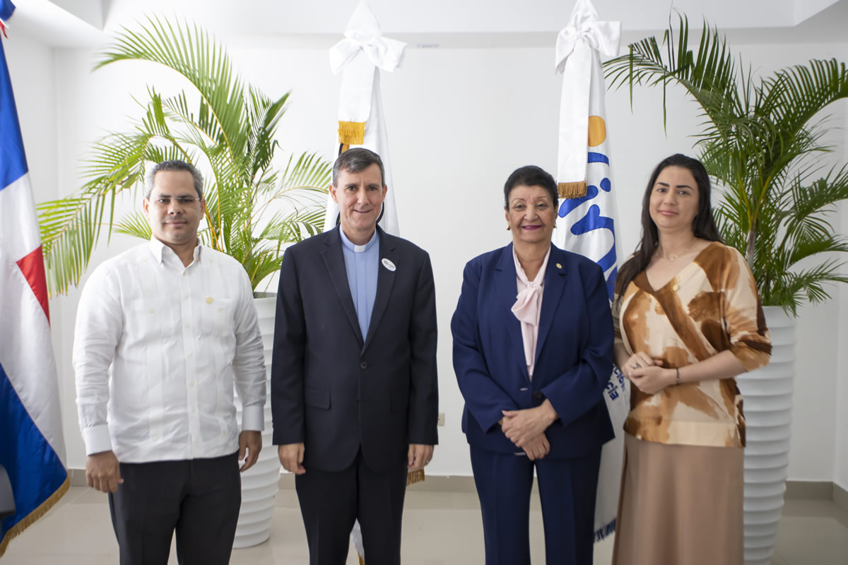 Henry Rosa, Director Nacional del CAID, Padre Jorge William Hernández Díaz, Presidente del Consejo Directivo del CAID, Besaida Manola Santana de Báez, directora ejecutiva del Inaipi y Yanett Rodríguez, subdirectora de Gestión Institucional