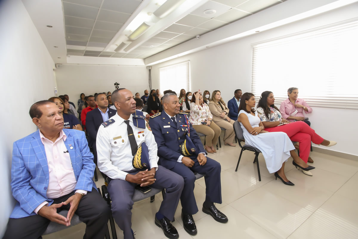 Parte de los colaboradores asistentes