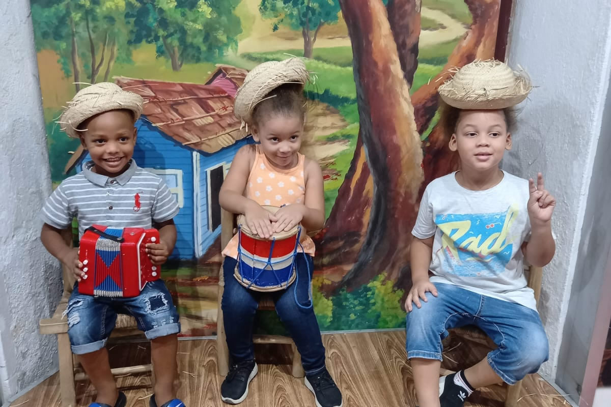 niños participan de la actividad Mi verano en familia