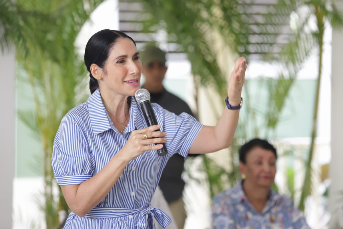  La primera dama Raquel Arbaje, presidenta del Gabinete de Niñez y Adolescencia