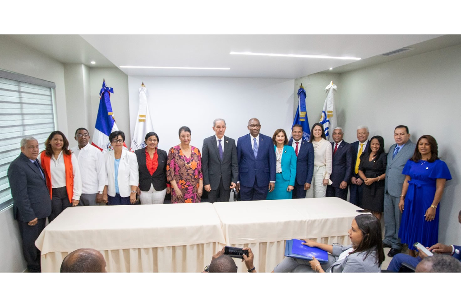 Franklin García Fermín, director de la MESCYT, Besaida Manola Santana, directora ejecutiva Inaipi y Editrudis Beltrán, rector de la UASD, junto a colaboradores de ambas instituciones