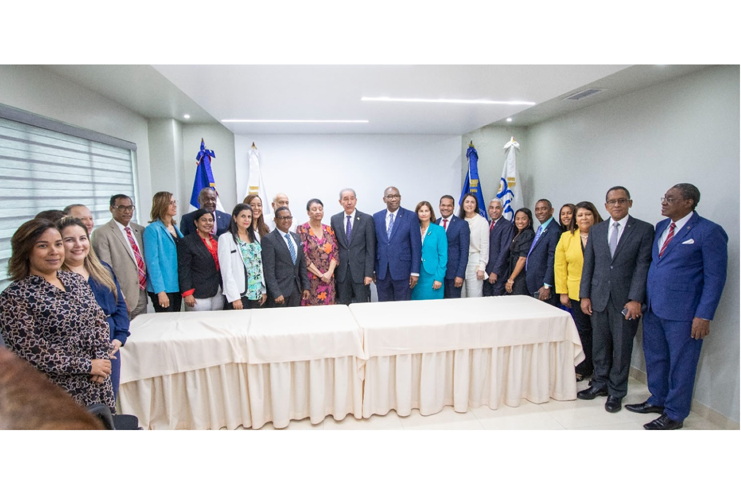 Franklin García Fermín, director de la MESCYT, Besaida Manola Santana, directora ejecutiva Inaipi y Editrudis Beltrán, rector de la UASD, junto a colaboradores de ambas instituciones