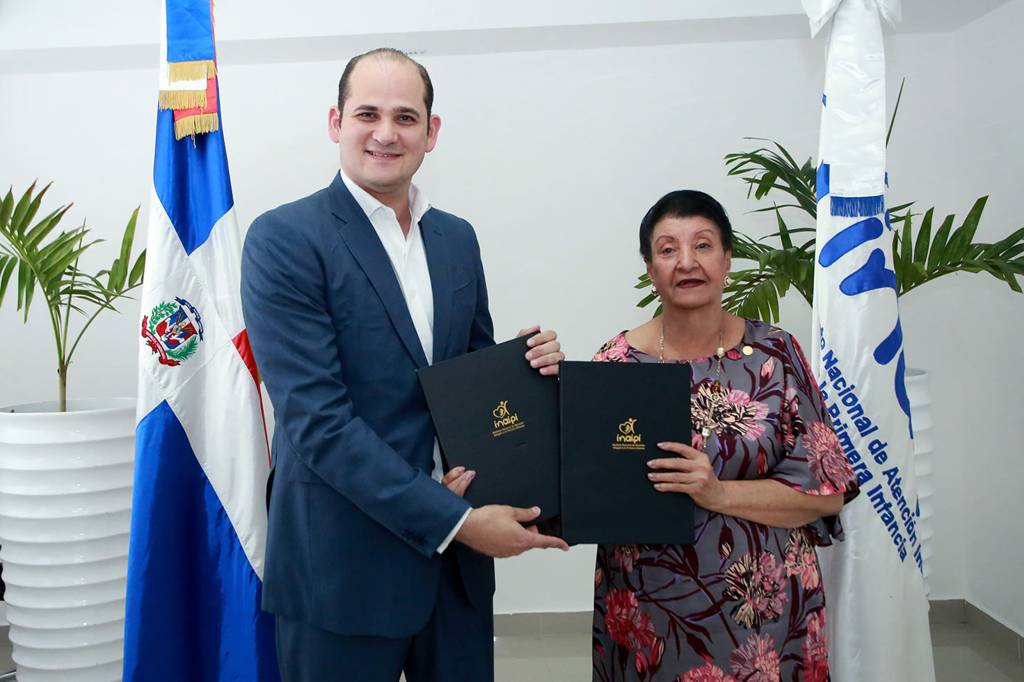 Adolfo Pérez, director de PROMESE/CAL y Besaida Manola Santana, directora ejecutiva del Inaipi