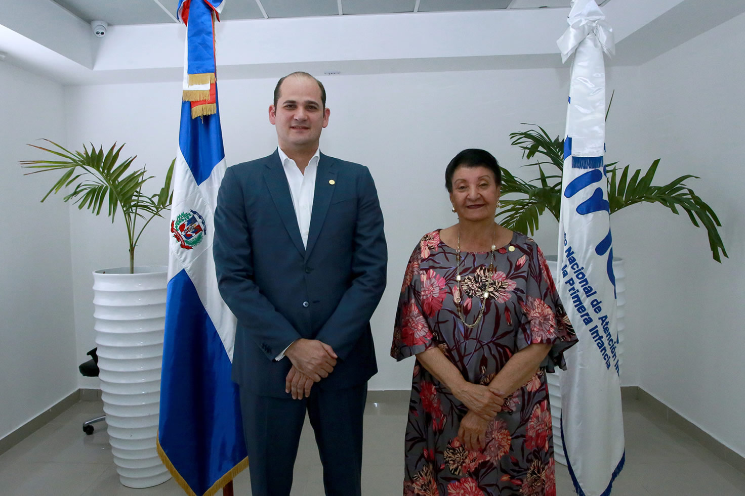 Adolfo Pérez, director de PROMESE/CAL y Besaida Manola Santana, directora del INAIPI