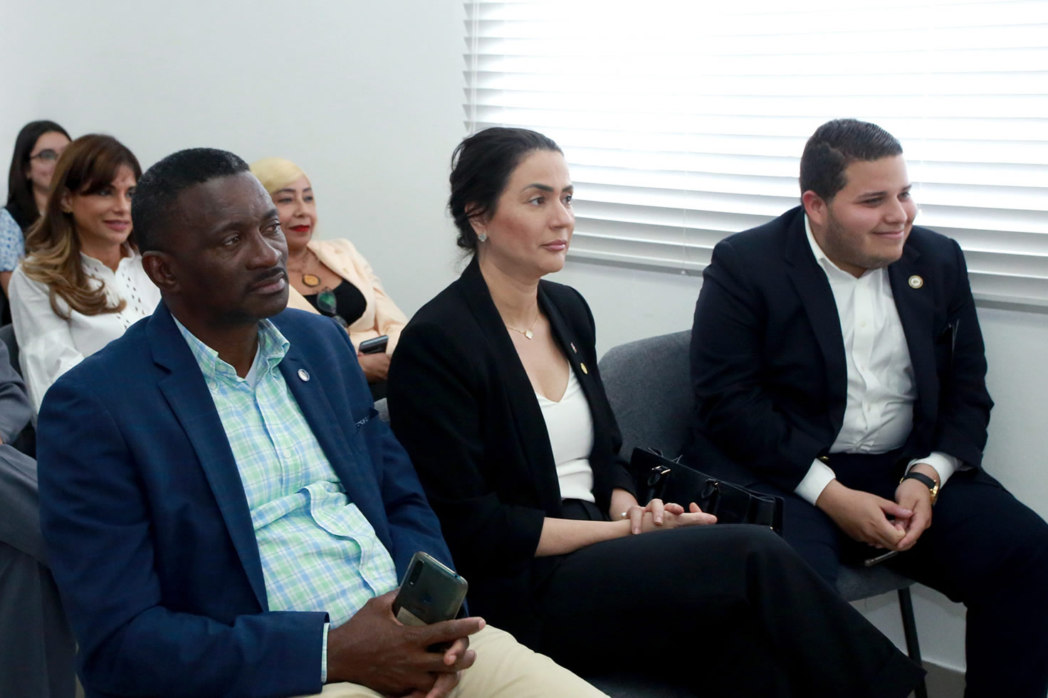 Yanett Rodríguez, subdirectora de Gestión Institucional del INAIPI junto a colaboradores de la Institución