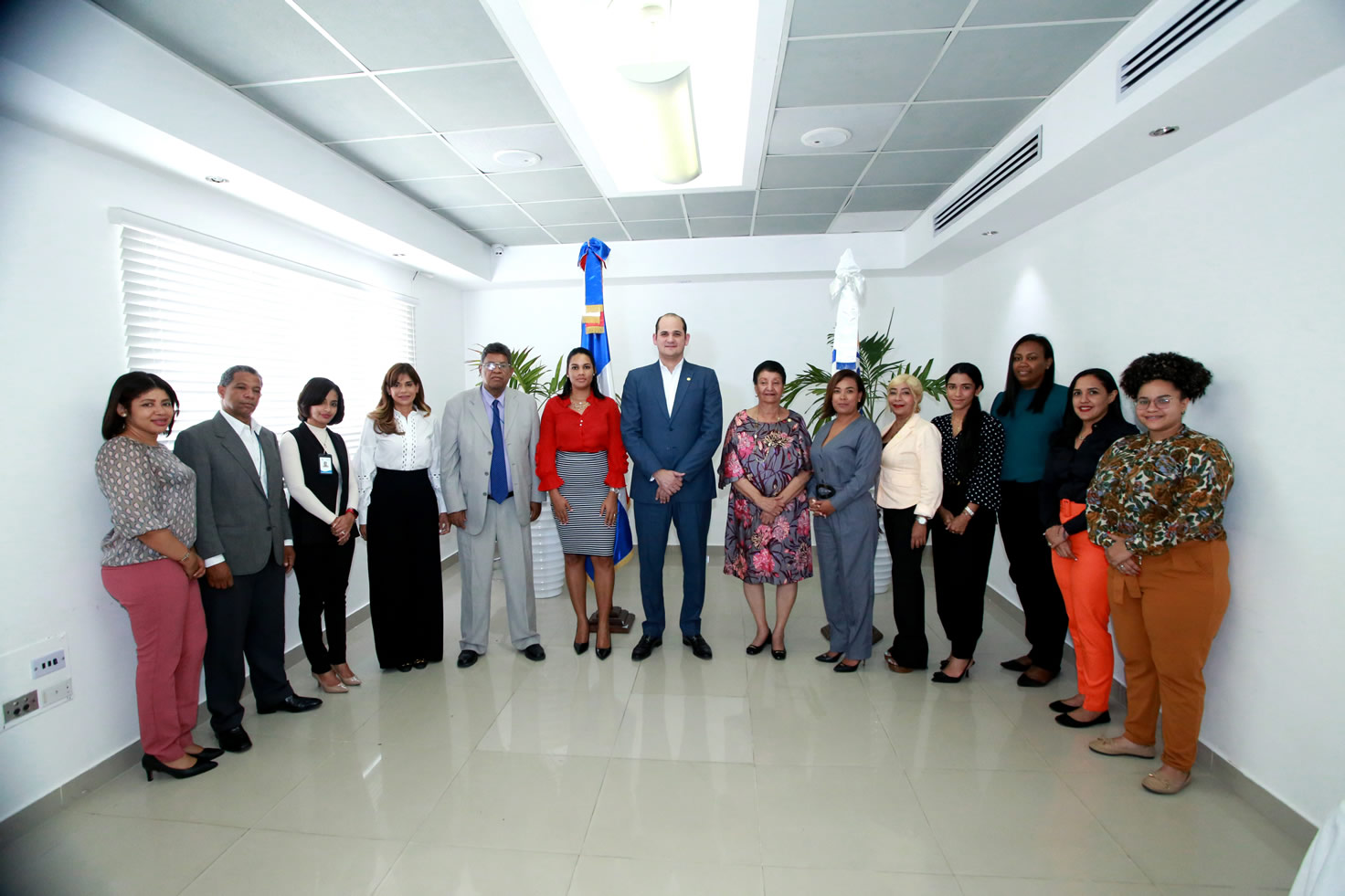 Adolfo Pérez, director de PROMESE/CAL y Besaida Manola Santana, directora ejecutiva del Inaipi junto a colaboradores de ambas instituciones