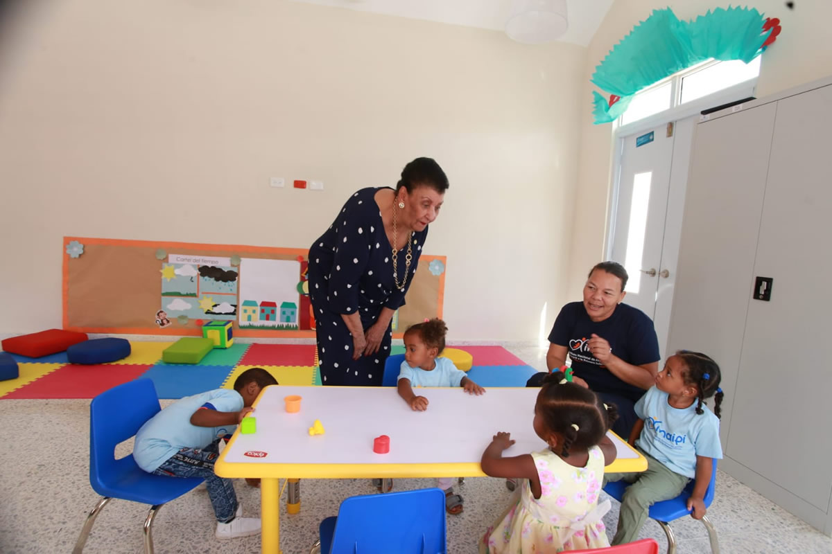 Besaida Santana en el recorrido de las aulas