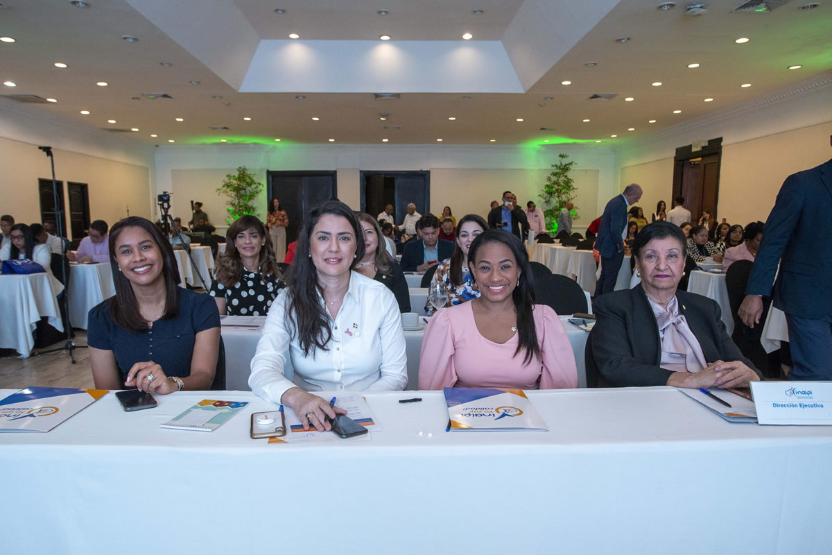 Yanina Torres, subdirectora de Gestión Operativa y Territorial, Yanett Rodríguez, subdirectora de Gestión Institucional; Harolin Almonte, subdirectora de Relacionamiento Interinstitucional y Besaida Manola Santana de Báez, directora ejecutiva del Inaipi
