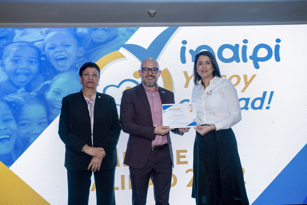 Reconocimiento al conferencista Deiby Lozada