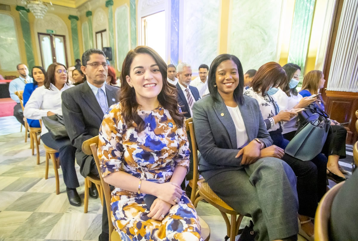 Penélope Melo Ballesteros, directora de Desarrollo Infantil; Aideli Almonte, directora de Planificación y Desarrollo