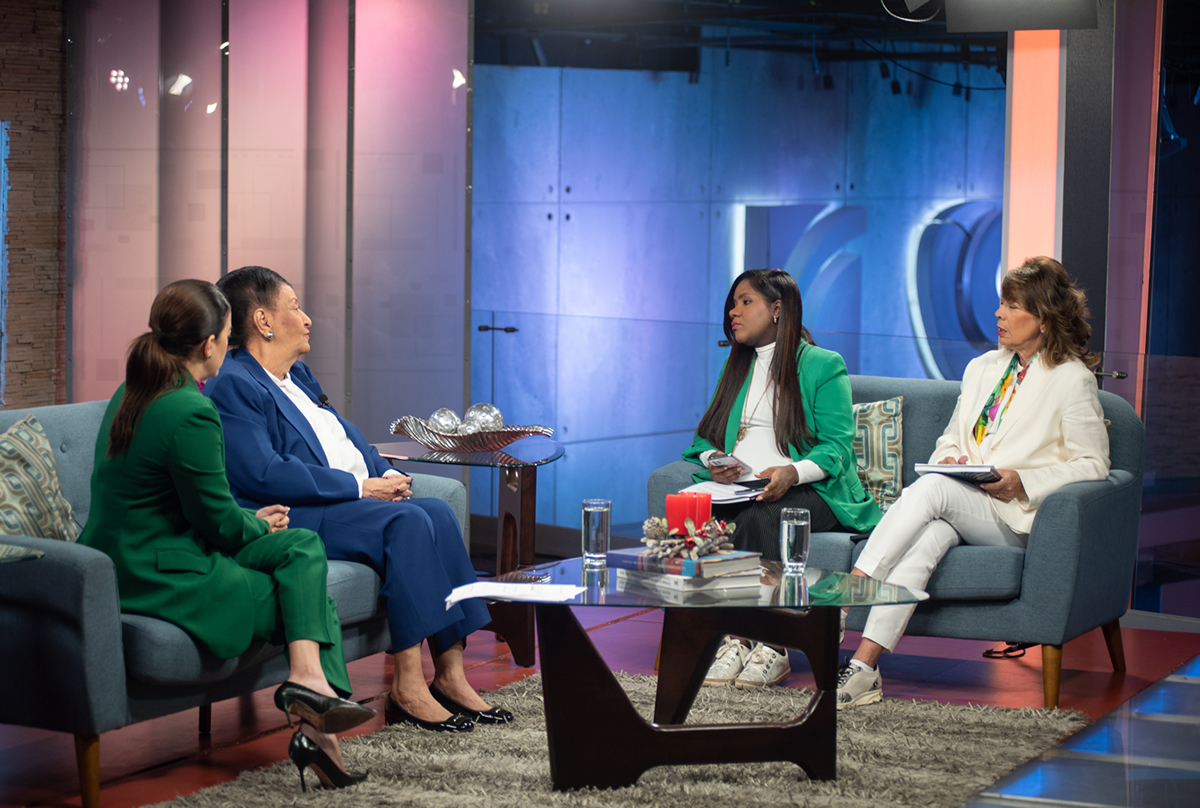 Besaida Manola Santana de Báez, directora ejecutiva del Inaipi en la entrevista realizada por las periodistas Rosa Encarnación y Ana Mitila Lora, en el programa de televisión El Despertador