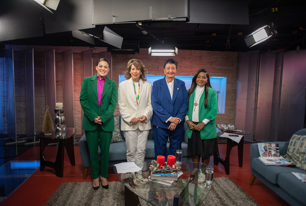 Penélope Melo, Ana Mitila Lora, Besaida Manola Santana y Rosa Encarnación en el Programa El Despertador