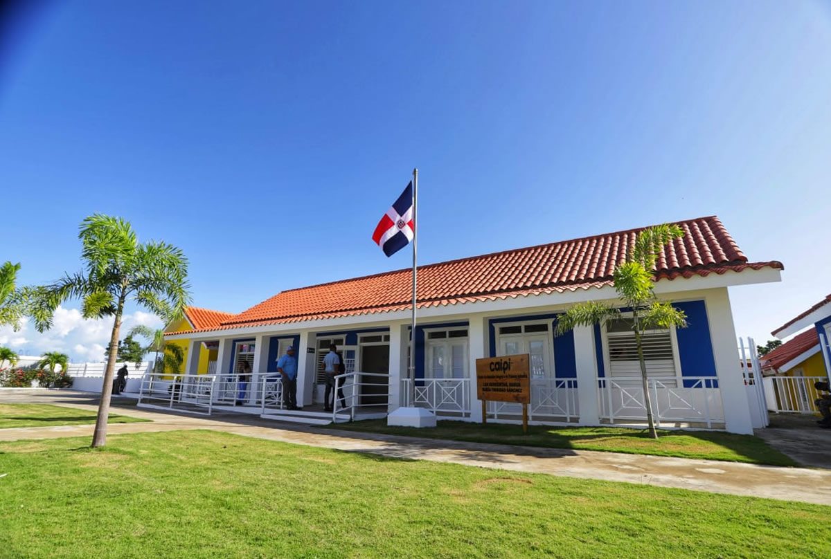 La primera dama y la directora del Inaipi aperturan servicios en CAIPI de Nagua