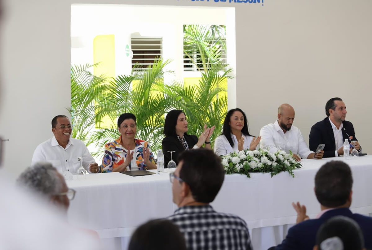 Besaida Manola y Besaida Manola en la apertura del nuevo Centro de Atención Integral a la Primera Infancia (CAIPI) Las Quinientas