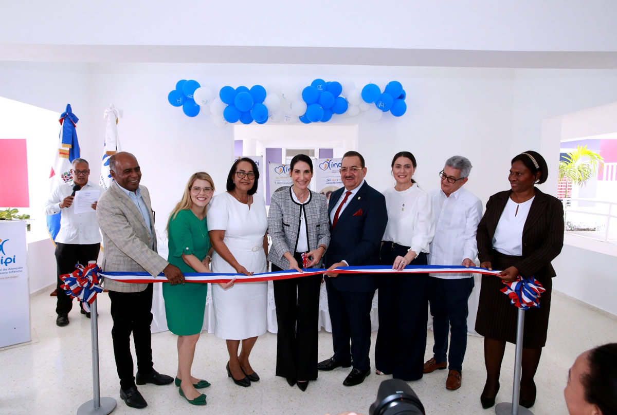 Raquel Arbaje, primera dama y presidenta del Gabinete de Niñez y Adolescencia encabeza la inauguracion del Centro de Atención Integral a la primera Infancia (CAIPI) Villa Vilorio