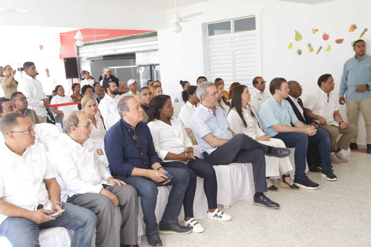Parte de los asistentes durante el acto