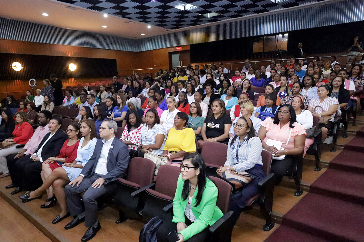 Personalidades participaron en el acto