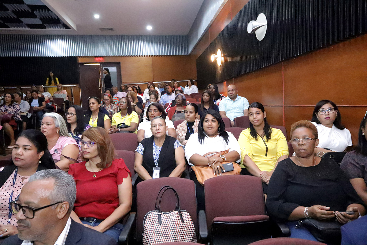 Personalidades participaron en el acto