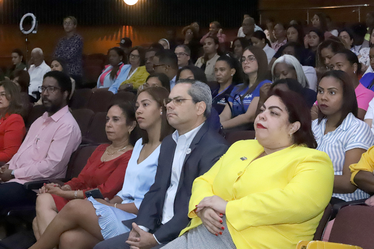 Personalidades participaron en el acto