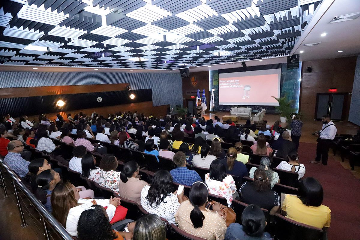 Personalidades participaron en el acto