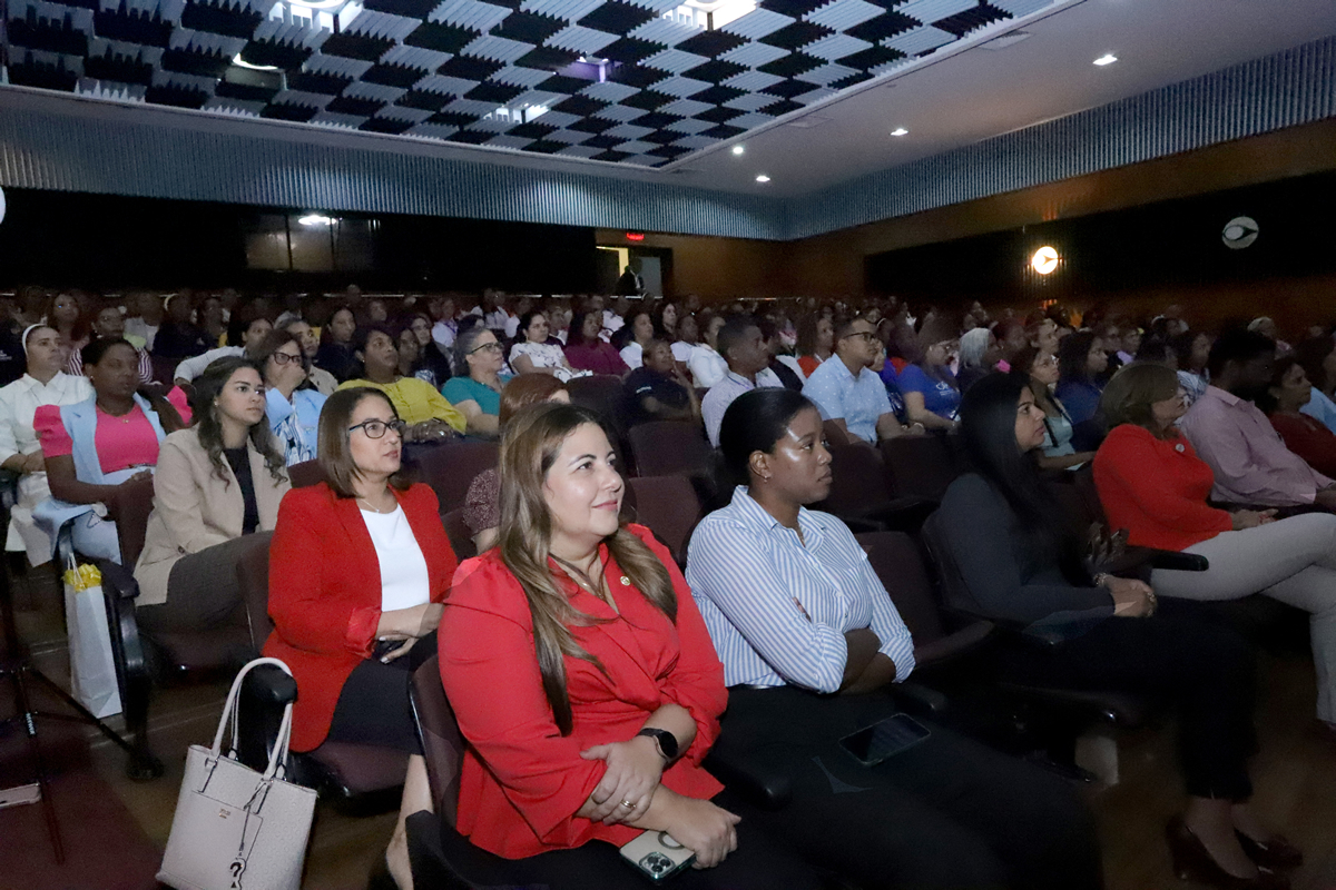 Personalidades participaron en el acto