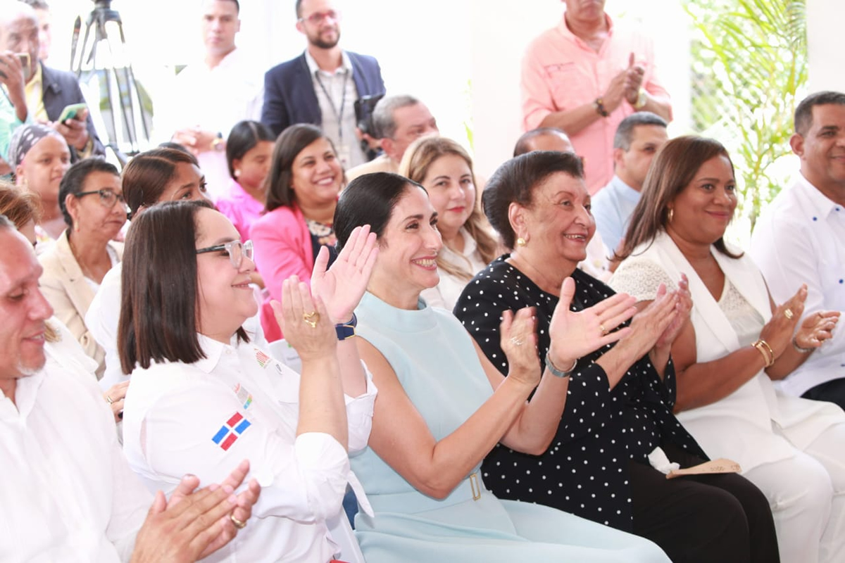 Primera dama, directora del INAIPI y vicepresidenta de la CORMIDOM en el acto de inauguración