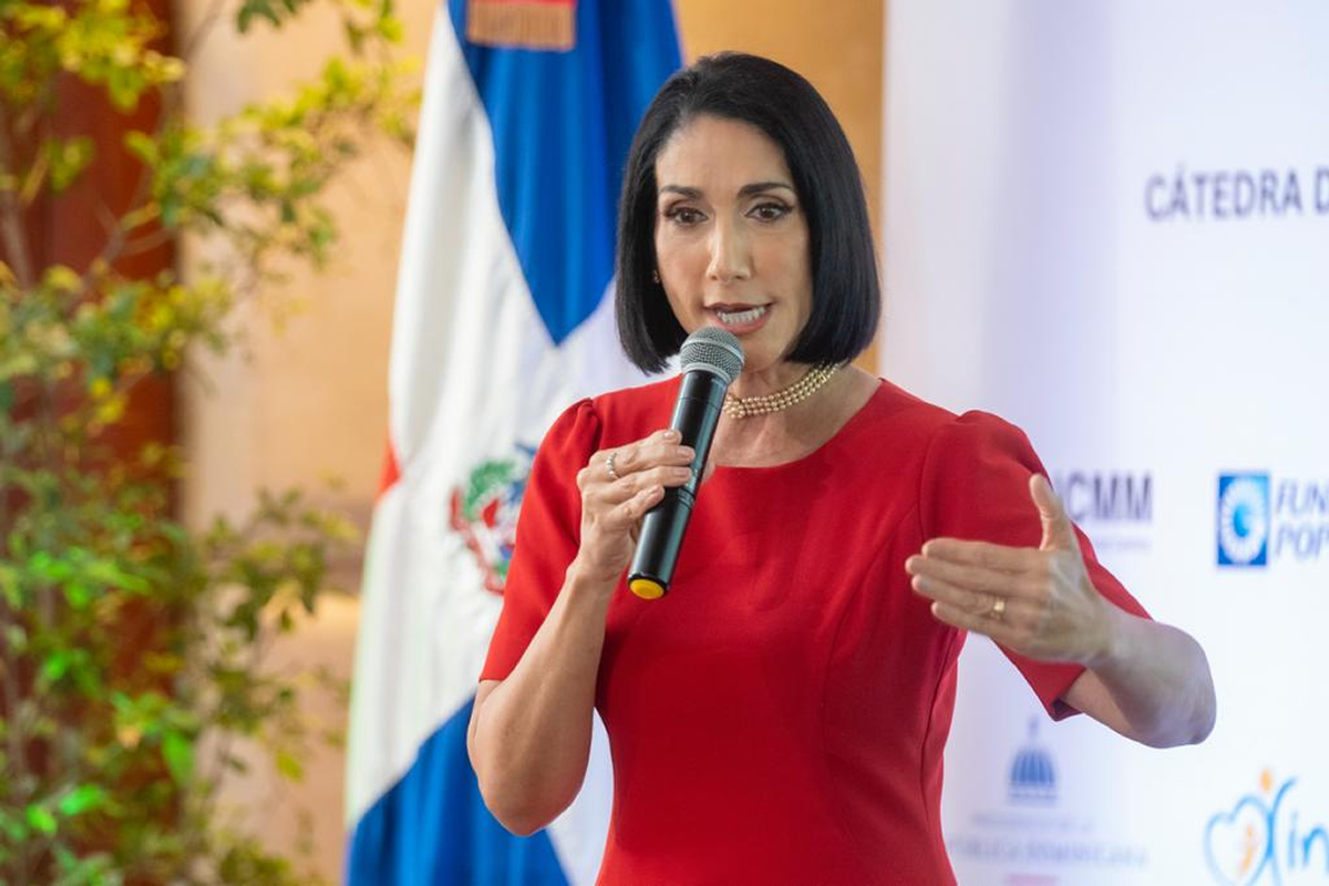 Raquel Arbaje, primera dama y presidenta del Gabinete de Niñez y Adolescencia (Gana-RD)