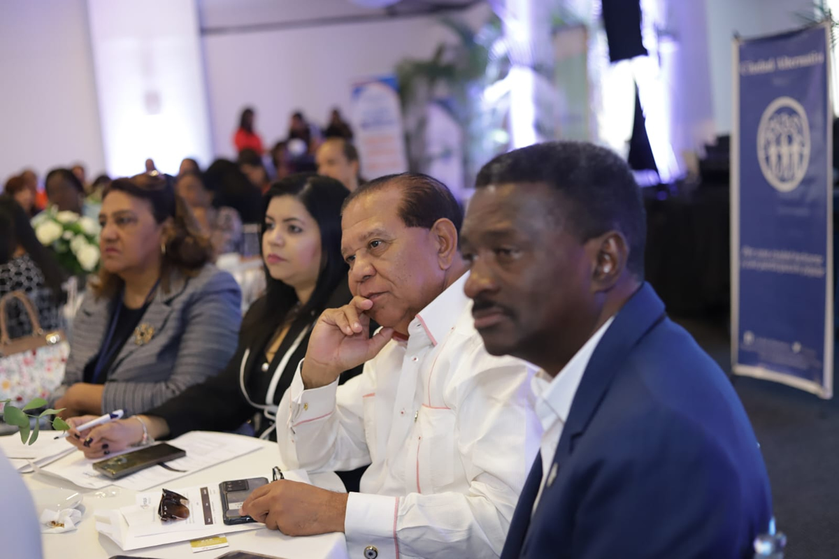 Personalidades participaron en el acto