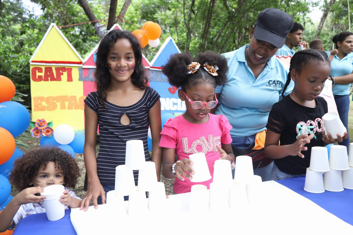 Niños participando en las actividades del Rally