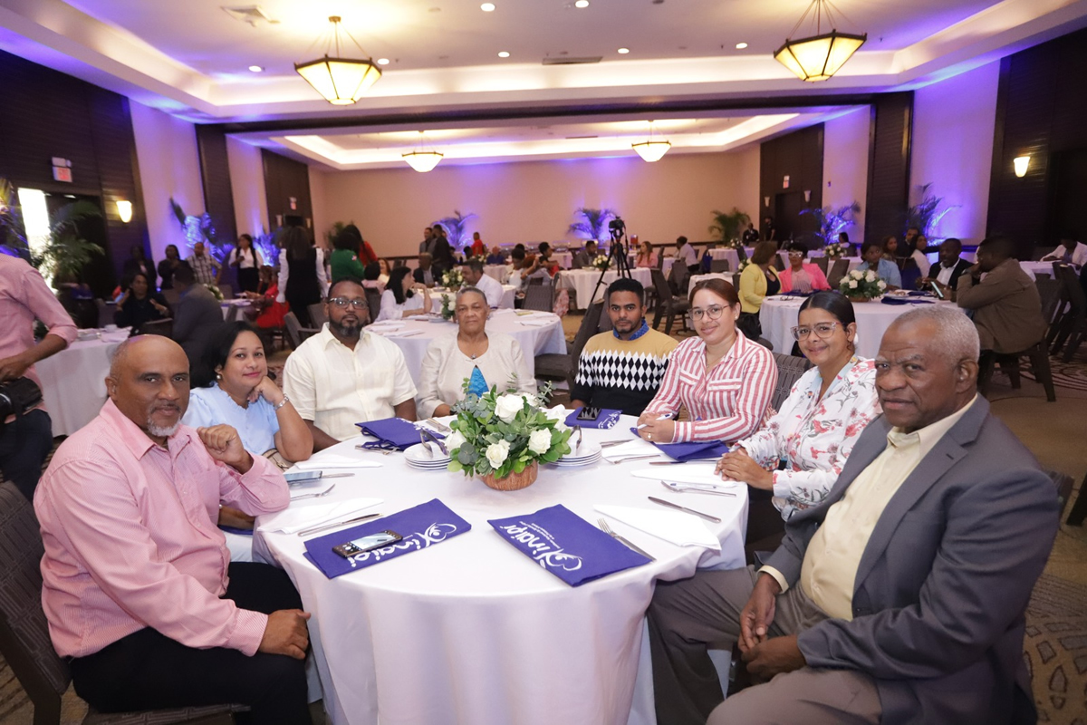 Personalidades que asistieron al encuentro