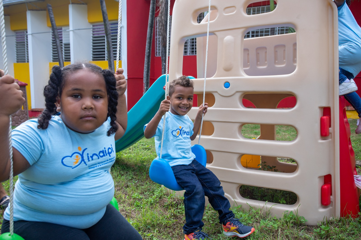 Niños jugando en el Patio
