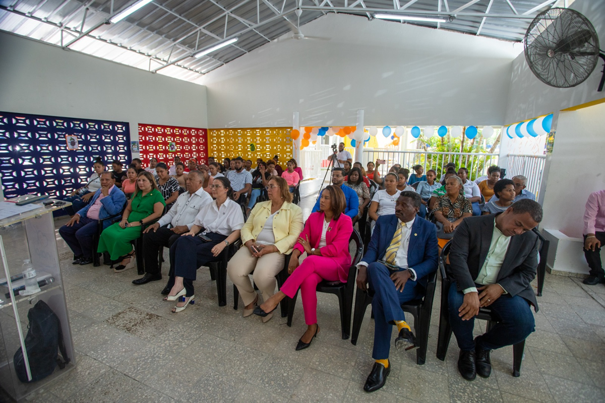 Invitados en el acto de inauguracion