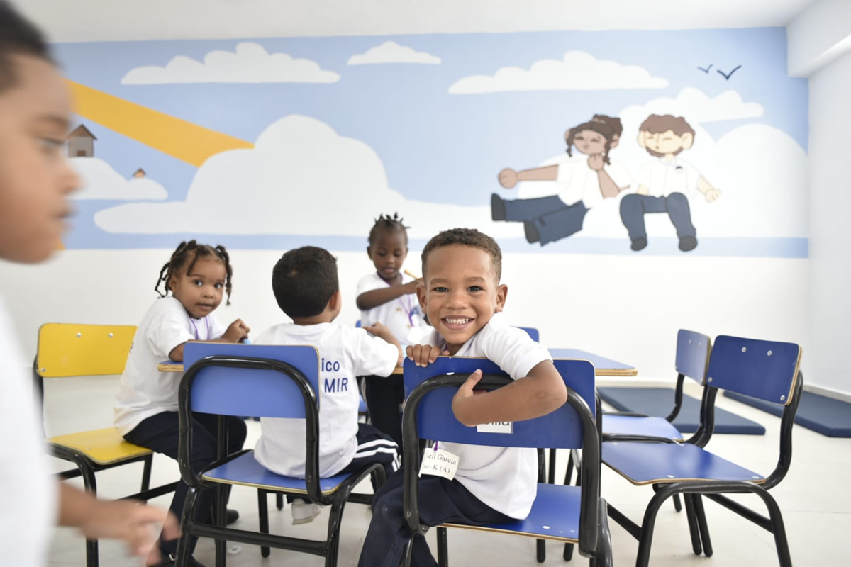 Niños felices en la Estancia