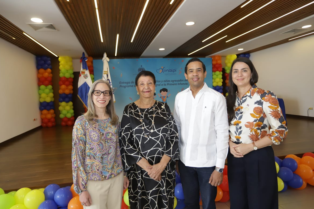 Besaida Manola Santana, directora ejecutiva del INAIPI, Ancell Scheker, viceministra de Asuntos Técnicos y Pedagógicos del Ministerio de Educación, Eduardo Peña Blanco, subdirector del Instituto Nacional de Bienestar Estudiantil (INABIE) y Yanett Rodríguez, subdirectora de Gestión Institucional