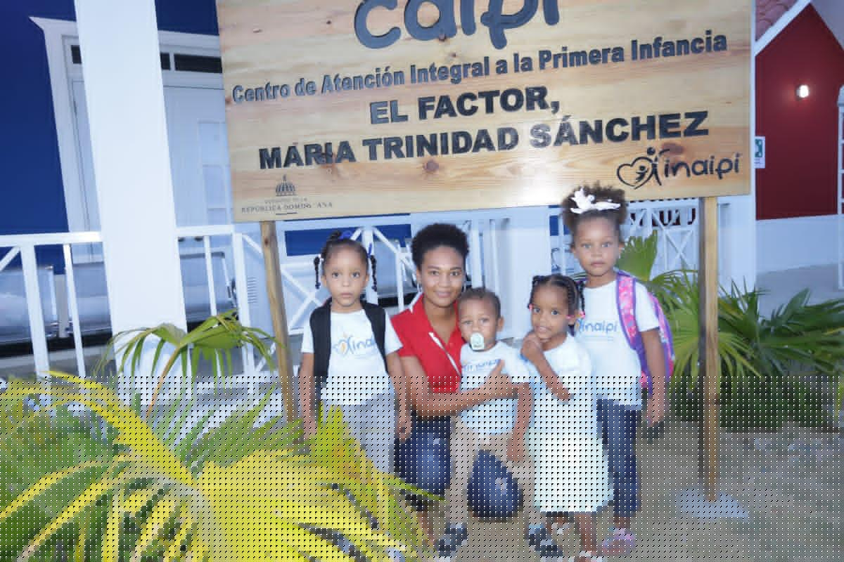 Niños beneficiados de los servicios del INAIPI