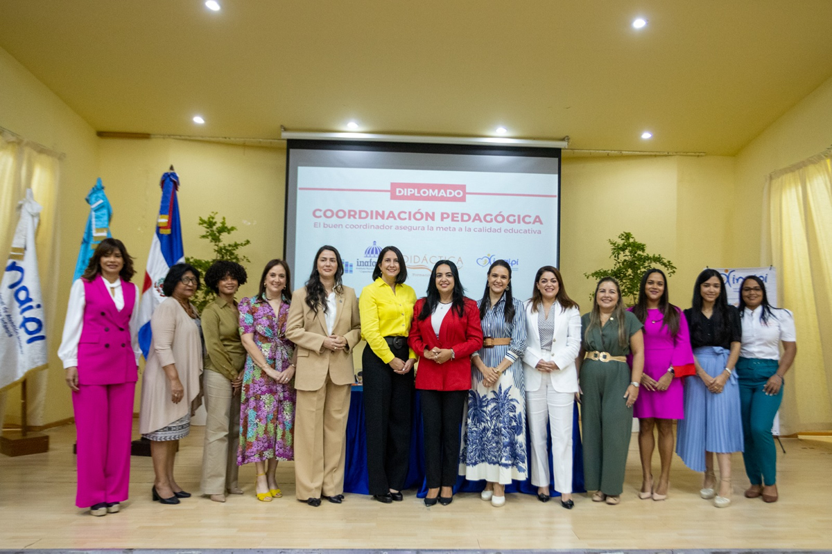 Yanett Rodríguez, subdirectora del INAIPI, junto a representantes de las organizaciones coordinadoras del en Coordinación Pedagógica