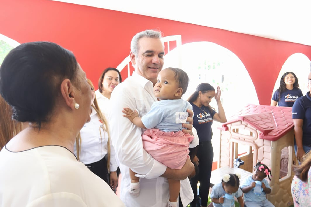 Luis Abinader, presidente de la República,  en una de las áreas del Centro