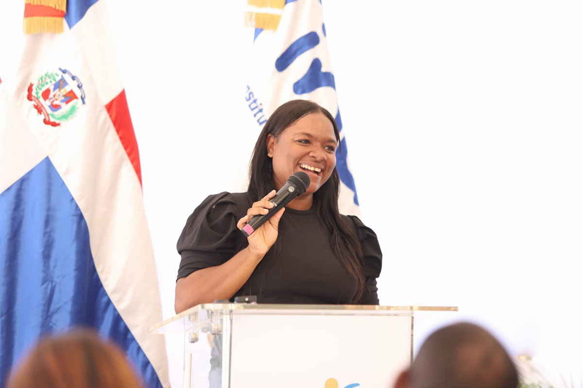 Amarfi Santiago Ramírez, da las gracias en nombre de las familias beneficiadas