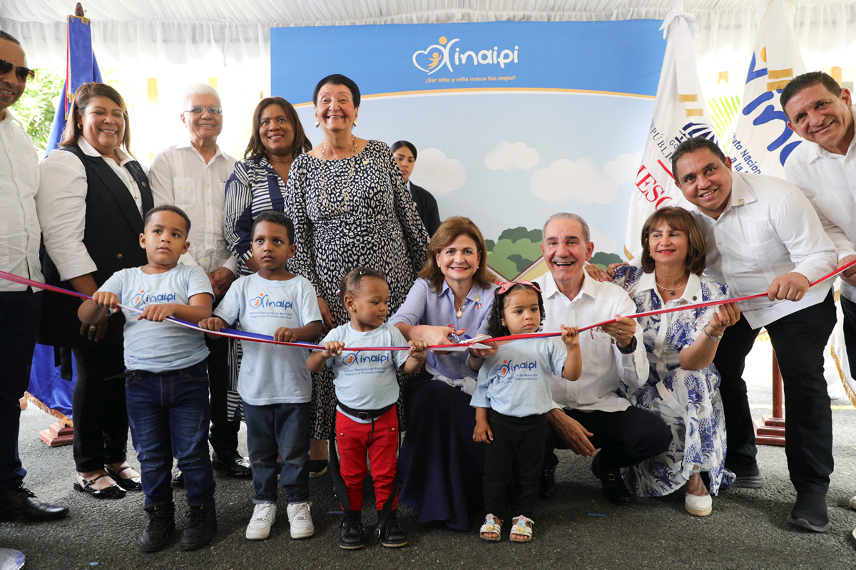 Raquel Peña, vicepresidenta de la República, corta cinta en la inauguración del CAFI, en el Recinto Bonao-UASD