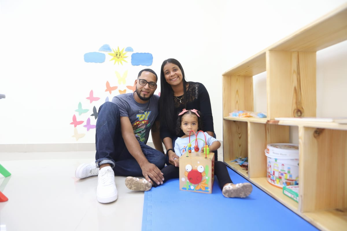 Familia beneficiada de los servicios del Centro