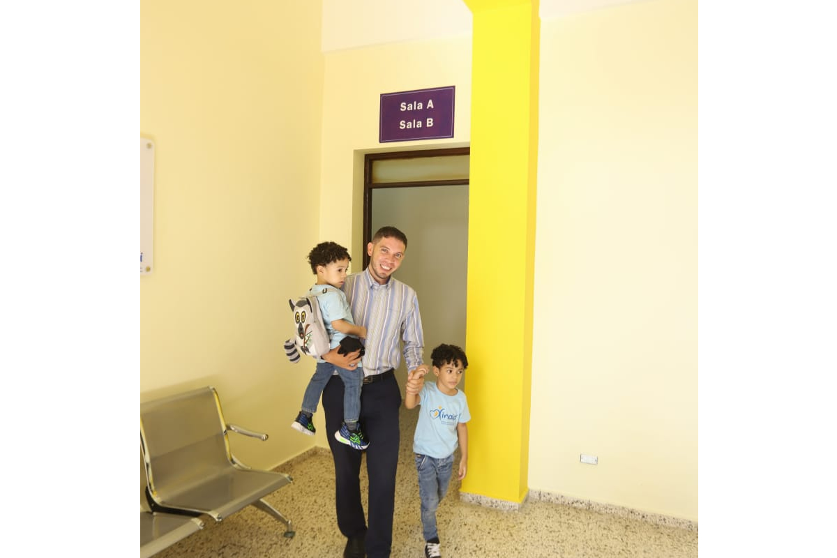 Padre con sus hijos en el Centro