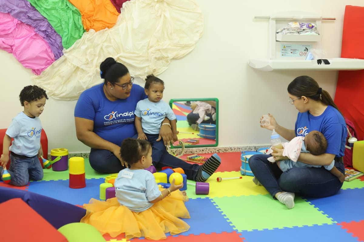 Colaboradoras del INAIPI en el aula 