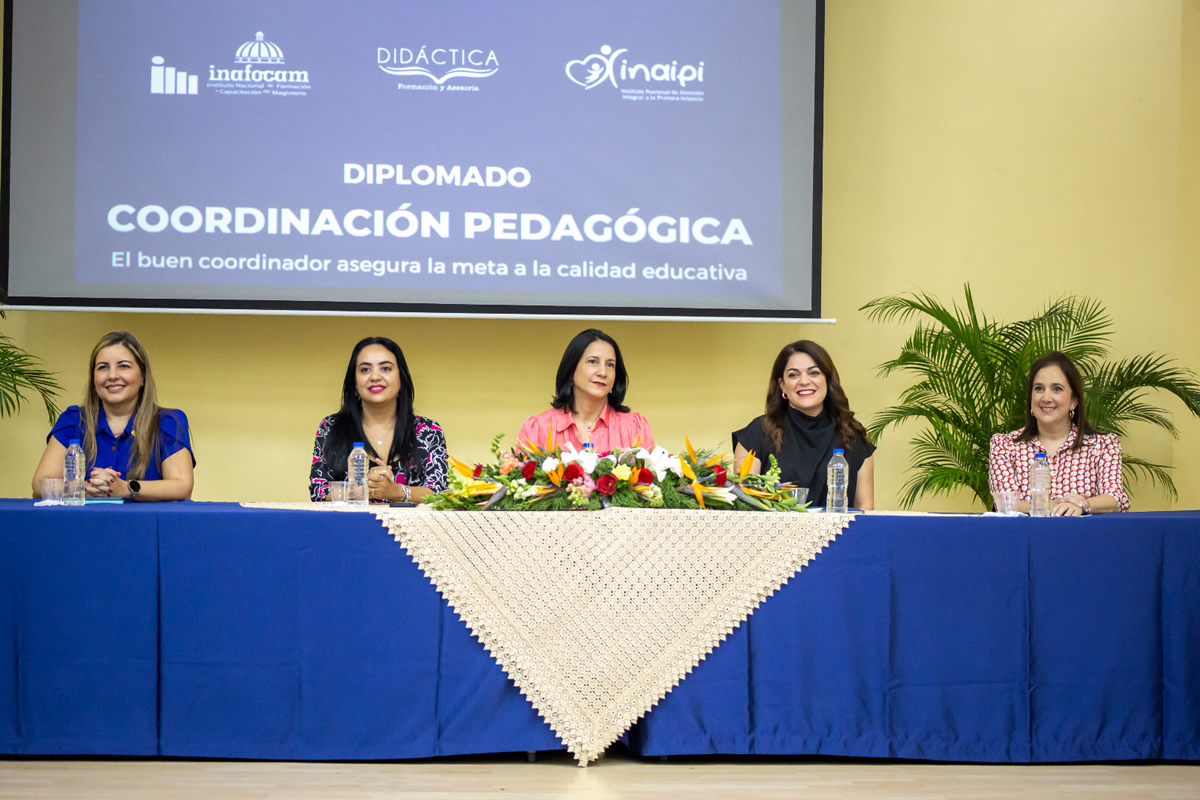 Mesa con funcionarios de INAFOCAM, DIDACTICA  E INAIPI