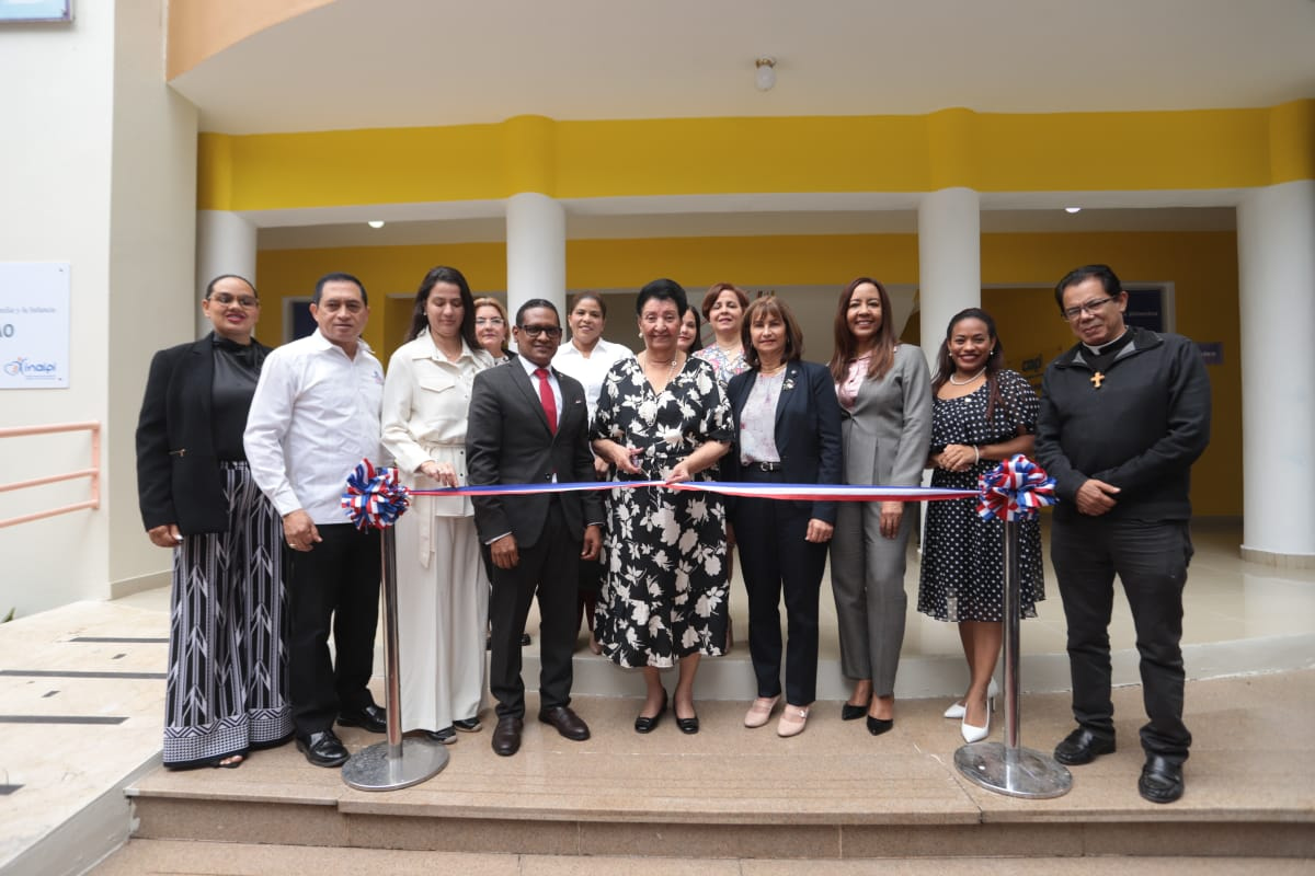 Besaida Manola Santana, directora ejecutiva del INAIPI , encabeza acto de inauguración