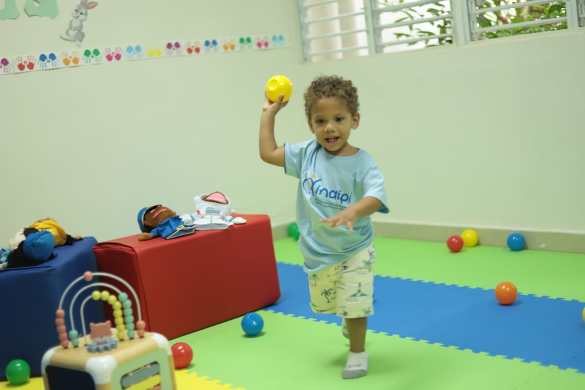 Niño jugando en la Estancia