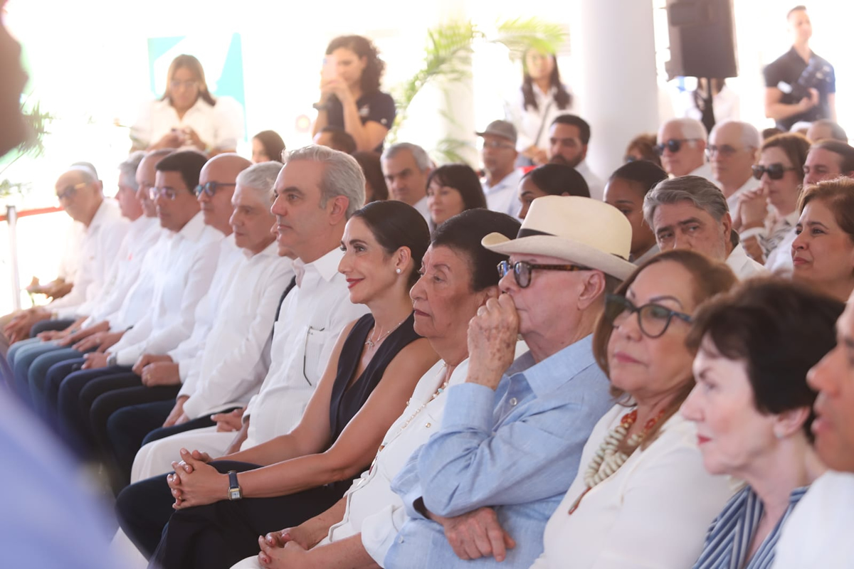 Invitados en el acto de inauguración