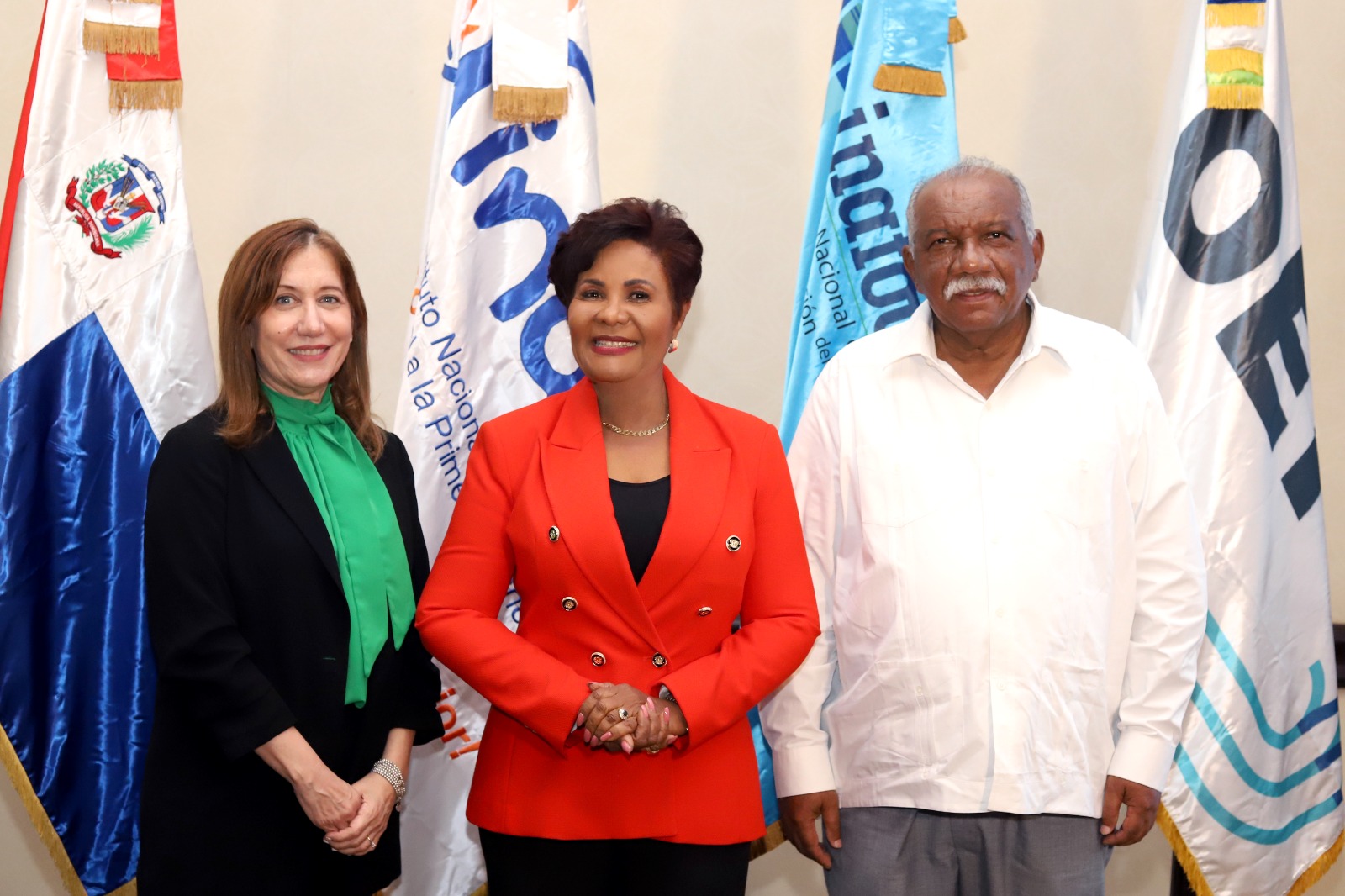 Josefa Castillo Rodríguez, directora ejecutiva del INAIPI, Francisco Ramírez, director ejecutivo del INAFOCAM y Catalina Andújar, representante Residente de la OEI en República Dominicana